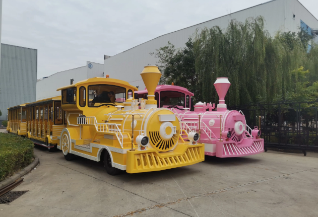 慢下来才精彩：游乐场轮式观光小火车的治愈之旅