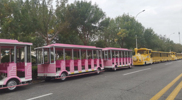 柴油轮式小火车带火的景区打卡新方式