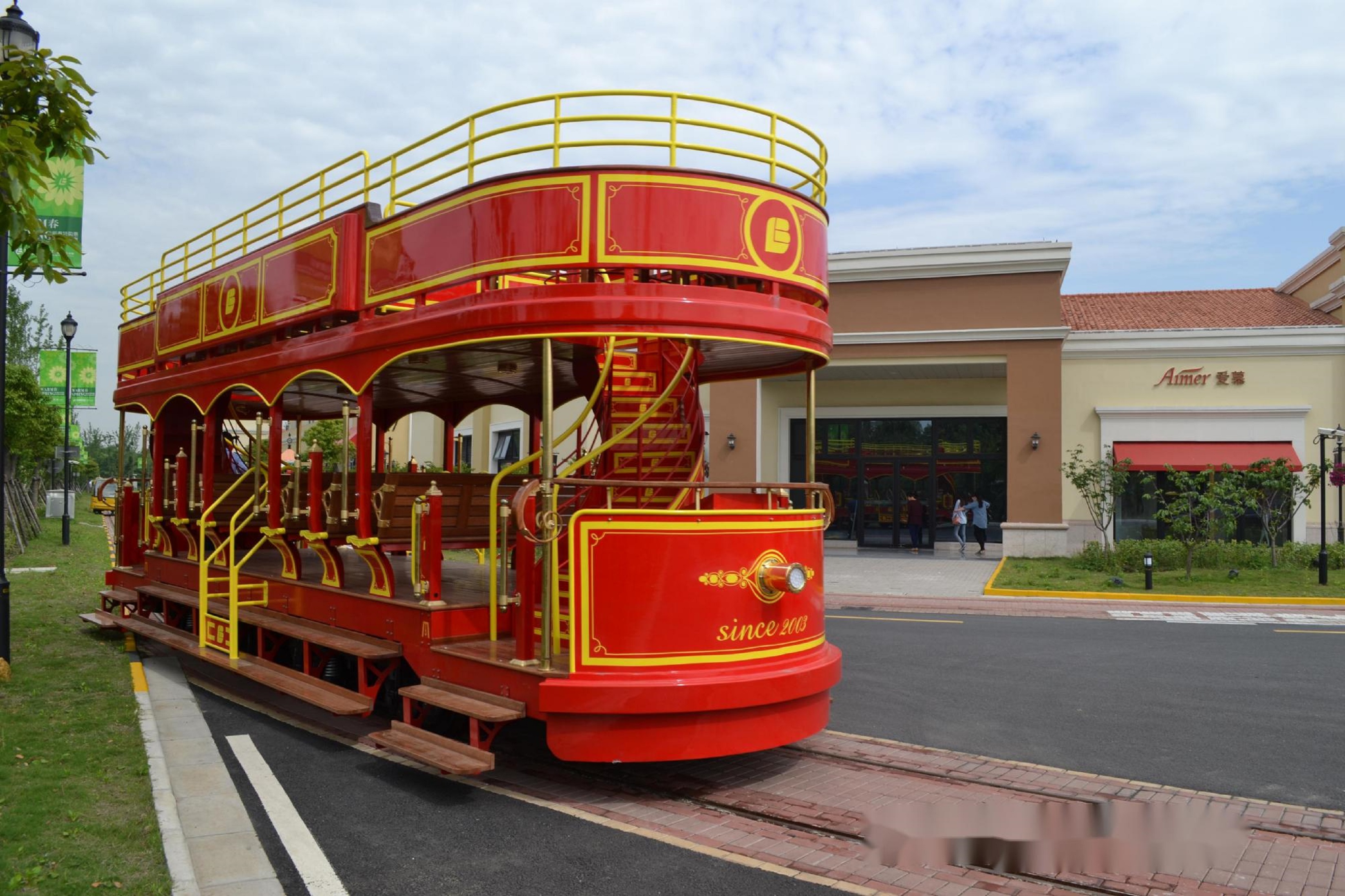 双层民国风铛铛车