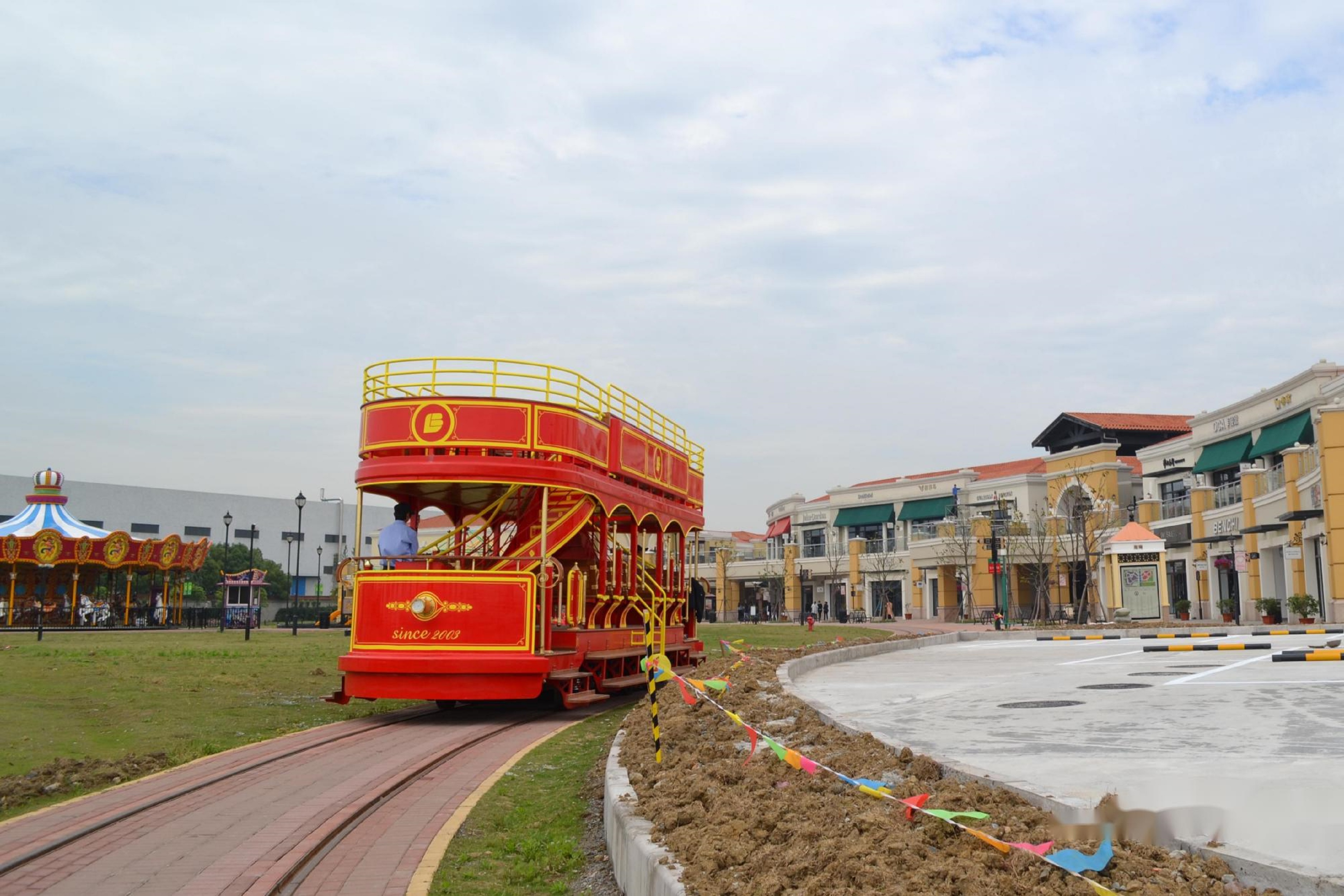 双层民国风铛铛车