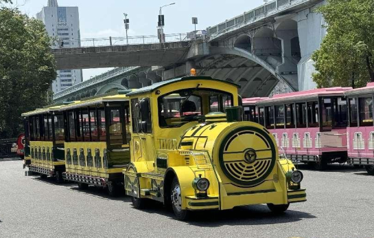 游乐园观光小火车