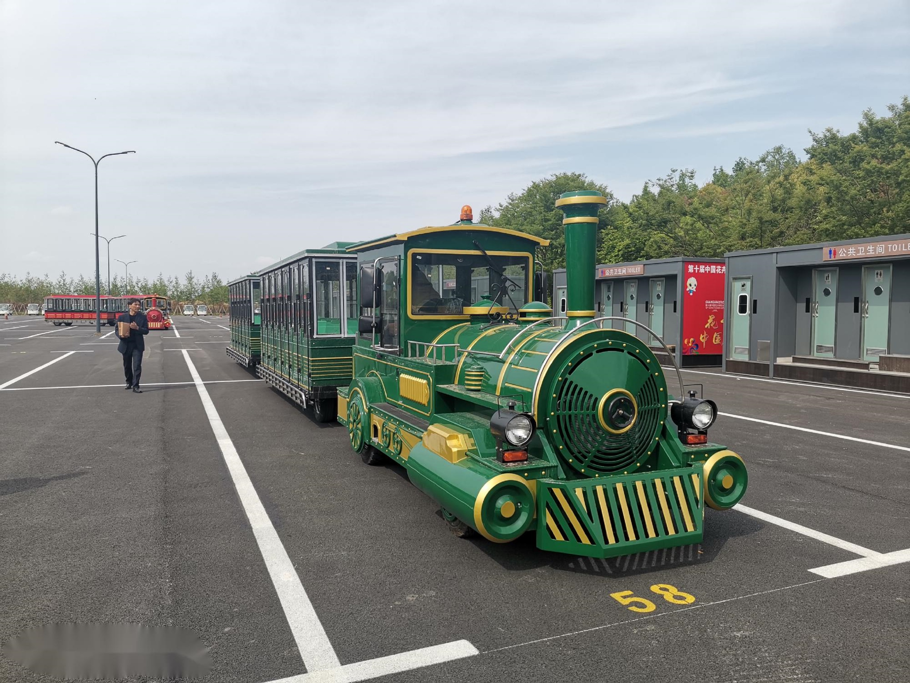 旅游景点小火车